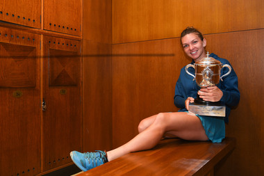 Simona Halep locker room / vestiaires Roland-Garros 2018 trophée / trophy.